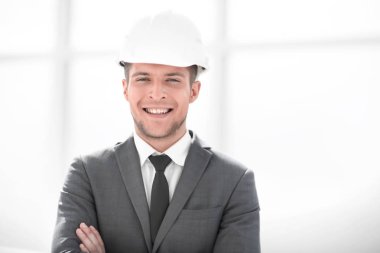 Oluşturucusu'nda bir kask gülümsüyor