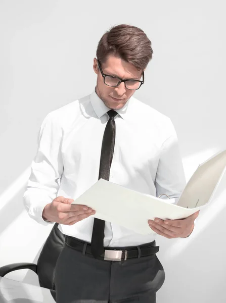 Close up.businessman carefully studying the terms of the contract — Stock Photo, Image