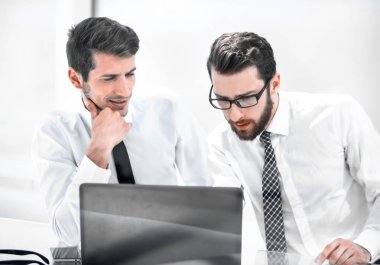 up.Business yakın arkadaşları tartışmak online bilgi.