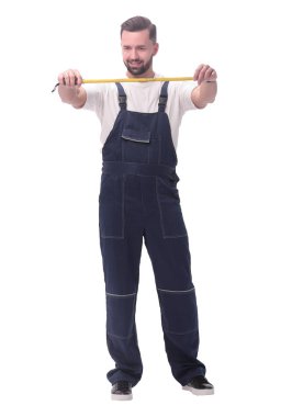 Tam gelişim. İnşaat mezurası olan gülümseyen adam