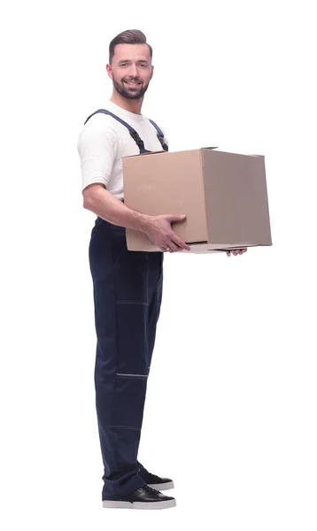 Homem em vestuário de trabalho com caixa de papelão isolado em fundo branco — Fotografia de Stock