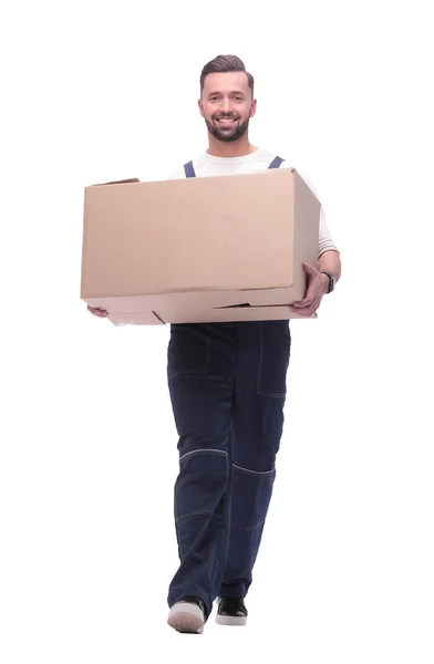 Em pleno crescimento. sorridente homem carrega uma grande caixa de papelão — Fotografia de Stock