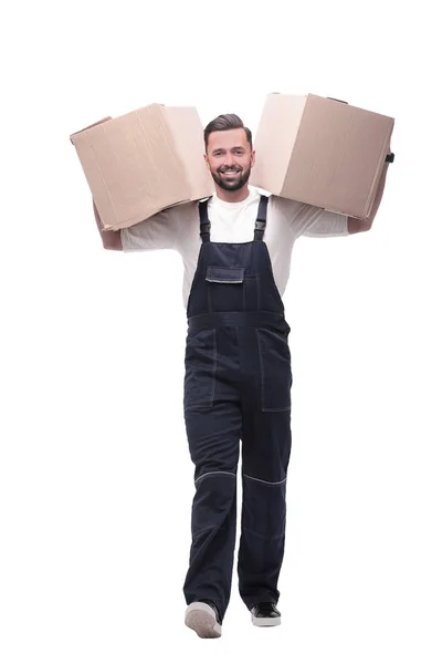 In piena crescita. un uomo sorridente con scatole di cartone sulle spalle — Foto Stock