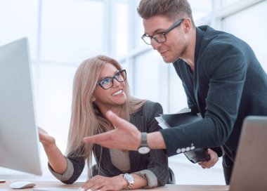 Çalışkan genç meslektaşlar yeni verileri tartışıyor.