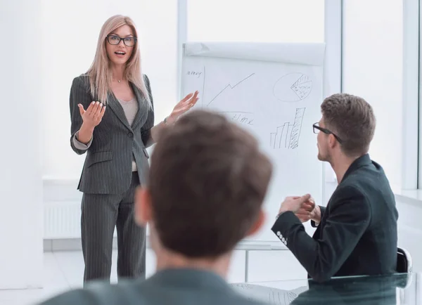 Empresaria hace una presentación del nuevo proyecto — Foto de Stock