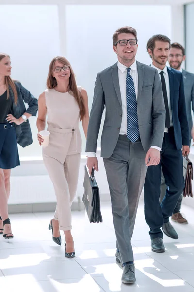 Business people confidently walking in a modern office building — Stockfoto