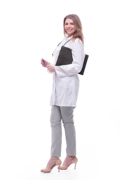 Женщина-врач с планшетом. изолированные на белом — стоковое фото