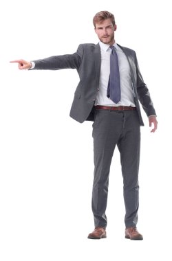 tam büyüme. yan işaret eden ciddi işadamı.
