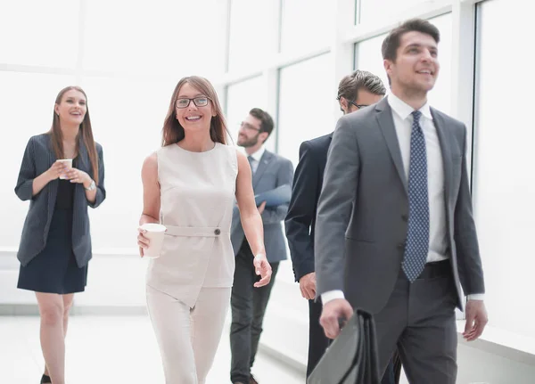 Employees in the office corridor during the working day — Stock Photo, Image