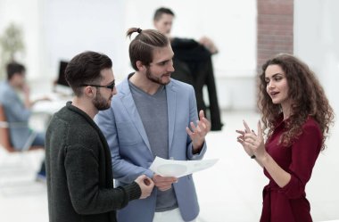 Grup meslektaşlarının tartışarak yeni öneriler