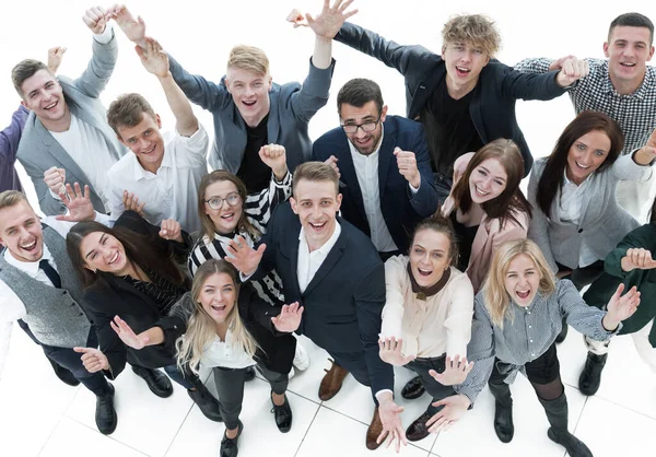 Gruppe junger Geschäftsleute feiert ihren Erfolg — Stockfoto