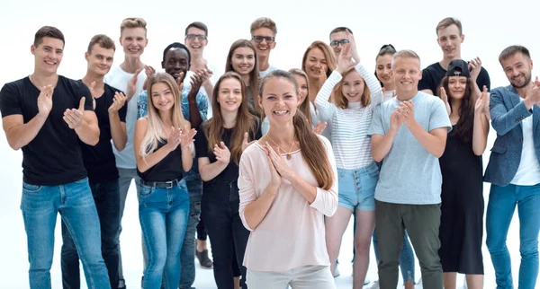 Team av glada ungdomar applåderar tillsammans — Stockfoto
