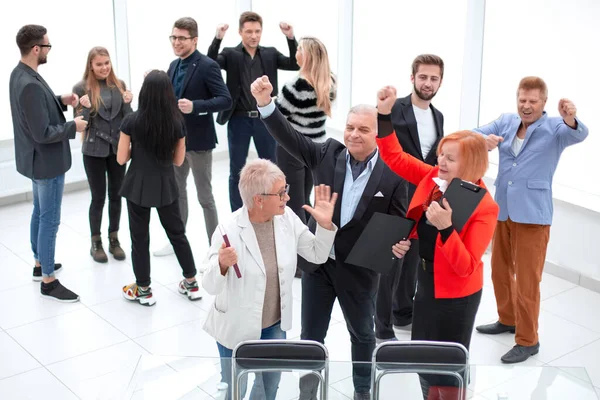 Handshake obchodní partneři na setkání po dohodě o investici — Stock fotografie