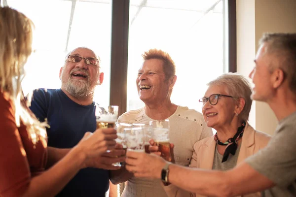 Group of best old friends celebrating together . — Stock Photo, Image
