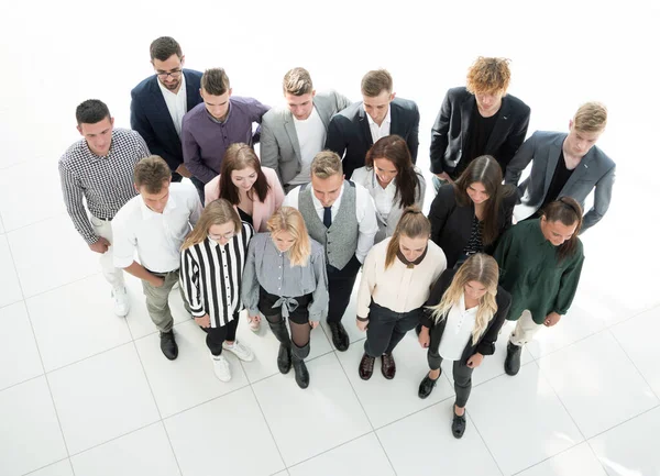 Grupp ambitiösa unga företagare som står tillsammans — Stockfoto