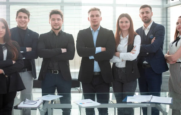 Grupo de empresarios exitosos que buscan confianza — Foto de Stock