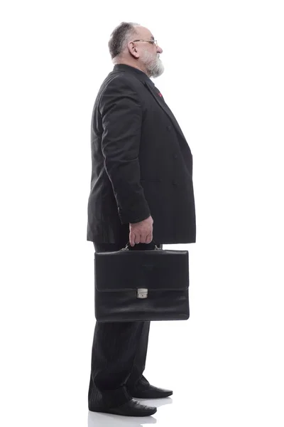 Улыбающийся бизнесмен с кожаным портфелем. изолированный на белом — стоковое фото