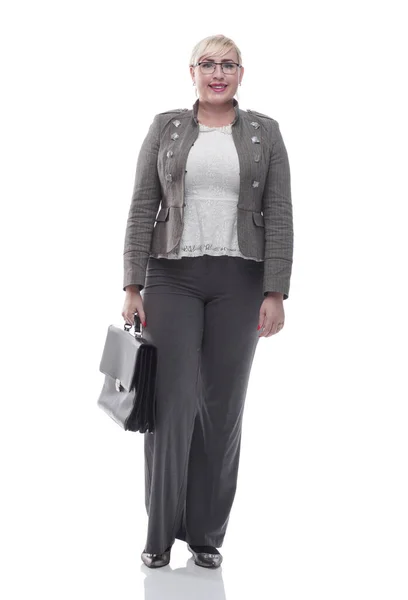 Уверенная деловая женщина с кожаным портфелем. изолированный на белом — стоковое фото