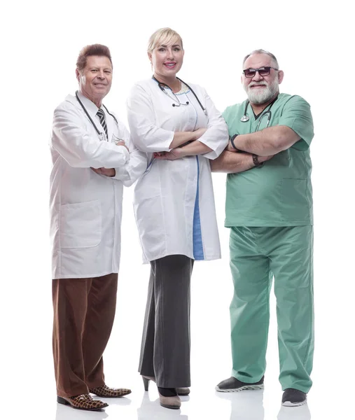 Bir grup tıp arkadaşı bir arada duruyor. bir beyaz üzerinde izole — Stok fotoğraf