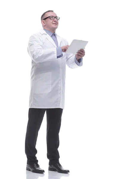 In full growth. a competent mature doctor with a digital tablet. — Stock Photo, Image