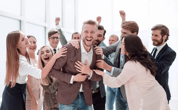 Happy team of employees congratulating their colleague. — Stock Photo, Image