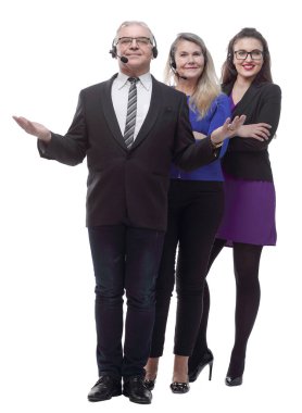 Kulaklık takmış dost canlısı iş adamı seni davet ediyor.