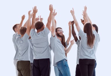Birlikteliklerini gösteren bir grup farklı genç..