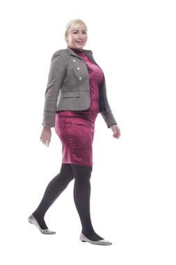 Sıradan genç bir kadın öne çıkıyor. bir beyaz üzerinde izole