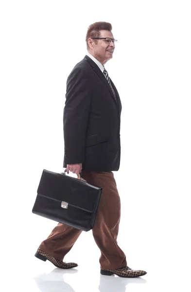Exitoso hombre de negocios dando un paso adelante. aislado en un blanco —  Fotos de Stock