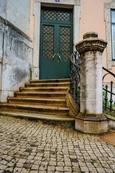 Taş Adımları Eski Evin Kapısını — Stok fotoğraf