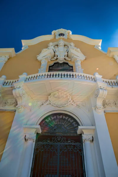 Klasszikus Európai Építészet Építészeti Díszítőelemek Lisszabon Történelmi Épület Homlokzat Közelről — Stock Fotó