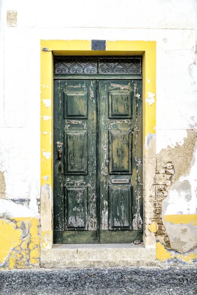 Eine Alte Tür Der Fassade Einer Alten Steinmauer — Stockfoto