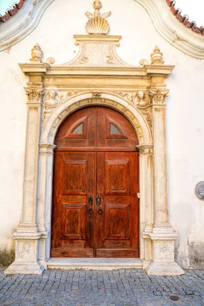 Puerta Madera Pared Ladrillo Iglesia Evora Portugal — Foto de Stock