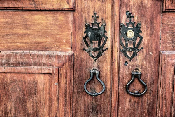 Старая Деревянная Входная Дверь Антикварной Дверной Ручкой — стоковое фото