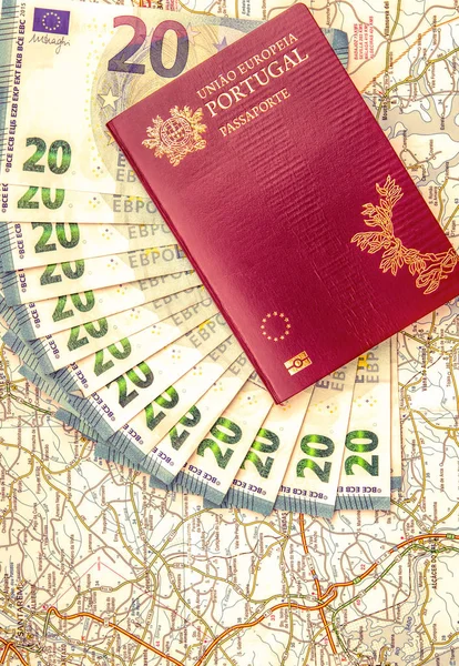 Pasaporte Biométrico Con Euro Moneda Con Mapa Antecedentes — Foto de Stock