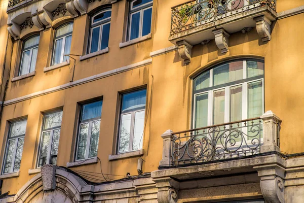 Hermosa Fachada Del Antiguo Edificio Estilo Europeo — Foto de Stock