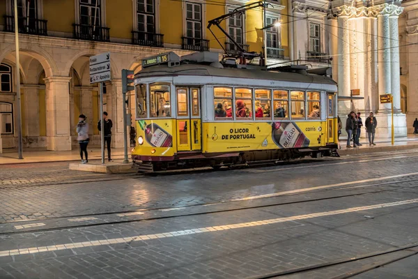 Лисбон Апреля 2018 Года Винтажный Трамвай Лиссабоне Ночью Апреля 2018 — стоковое фото