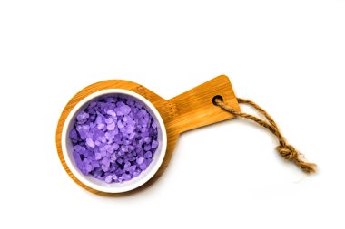 Sağlıklı deniz tuzu ahşap kase yakın çekim