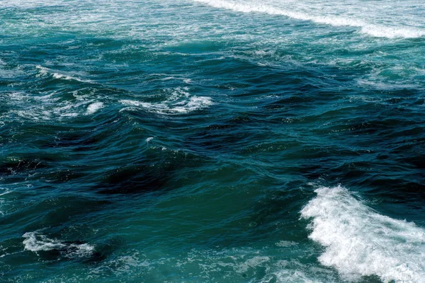 Textura Fundo Água Superfície Mar Sob Luz Sol — Fotografia de Stock