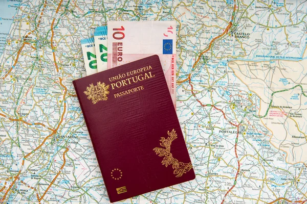 Pasaporte Portugués Los Billetes Euros Mapa Geográfico — Foto de Stock