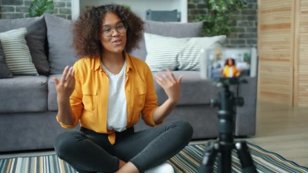 Young African American lady vlogger recording video with smartphone at home — Stock Video