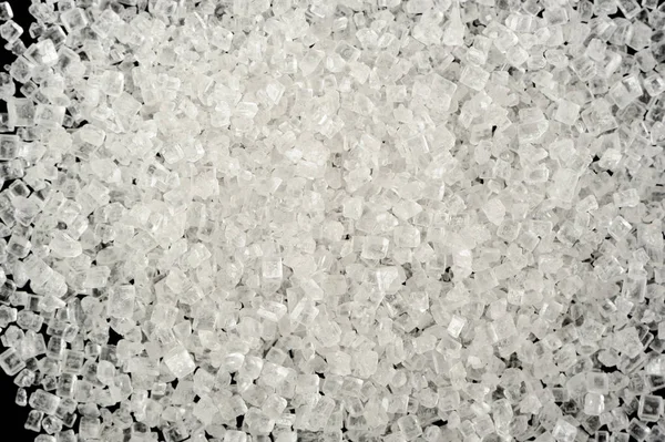 Siyah Arka Plan Üzerine Beyaz Şeker Kristallerinin Makro Çekim — Stok fotoğraf