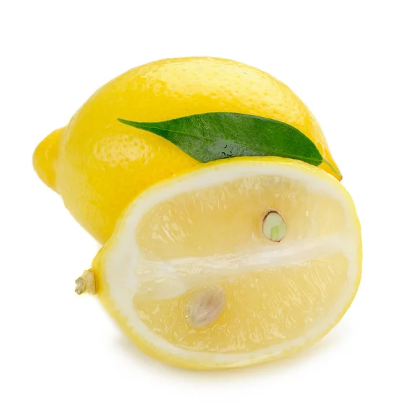 Limão isolado sobre fundo branco — Fotografia de Stock