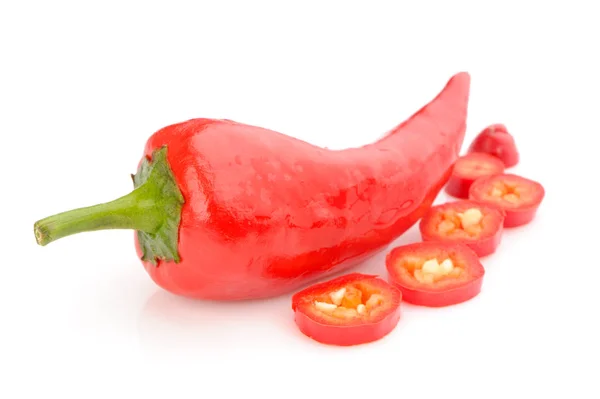 Červená chilli paprika izolované na bílém pozadí — Stock fotografie