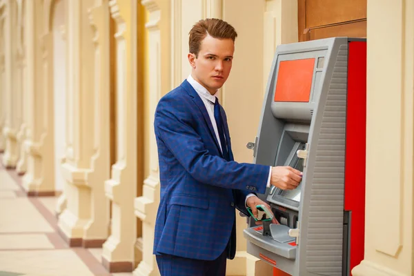 Young Businessman Blue Suit Stands Background Atm Shopping Center — Stock Photo, Image