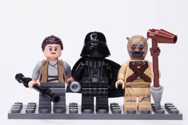 Rusya, 16 Mayıs 2018. Oluşturucu Lego Star Wars. Darth Vader ve diğer mini-rakamlar Lego Star Wars efsanesinin