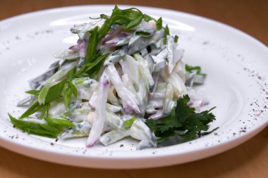 Yemek, mayonez sebze salatası