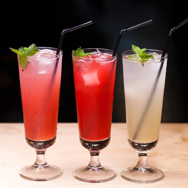 Close Three Glasses Soft Drink Three Different Summer Lemonade Mint — Stock Photo, Image