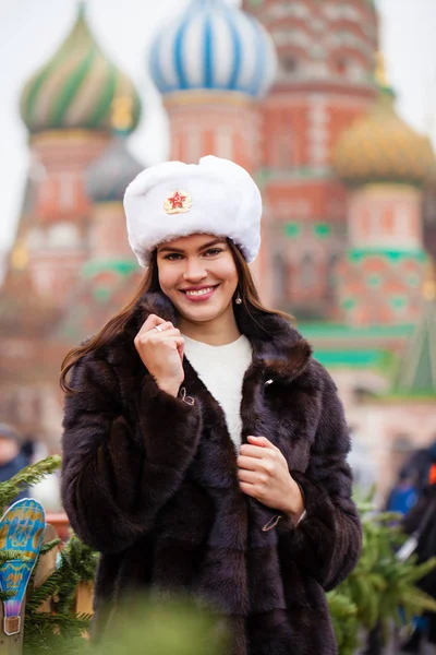 Belleza Rusa Retrato Una Joven Hermosa Sombrero Blanco Con Sombrero —  Fotos de Stock