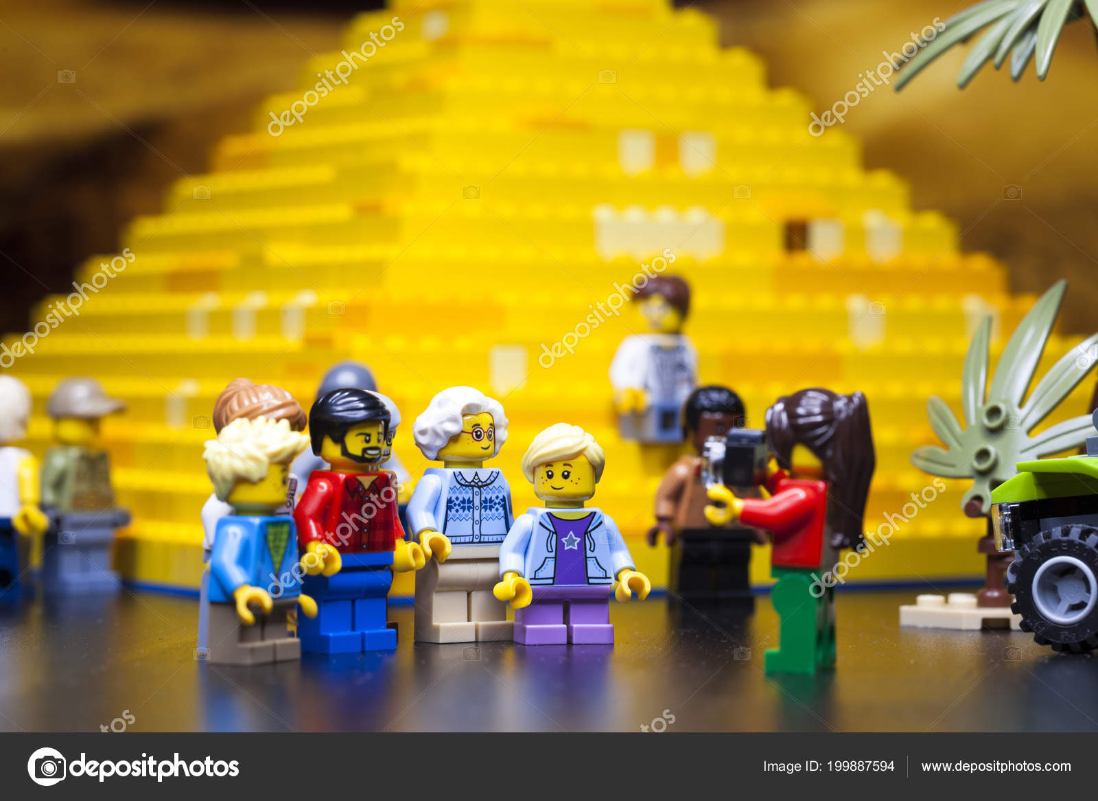 Russia April 2018 Constructor Lego Classic Minifigurki Little Group – Stock Editorial Photo © arkusha